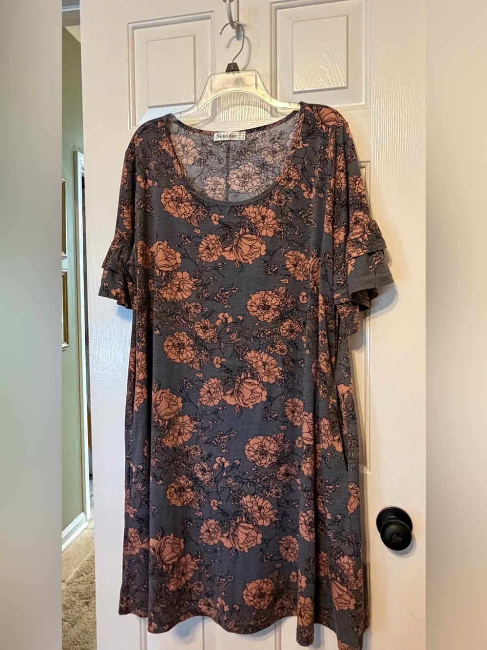 Women’s Ruffled Sleeve Dress - Warm Gray with Peach Floral Print, Size 18 🩶🍑